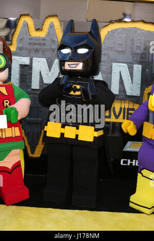 Westwood, Kalifornien, USA. 4. Februar 2017. LOS ANGELES - 4 FEB: Lego Batman bei der '' Lego Batman-Film '' Premiere im Dorf Theater am 4. Februar 2017 in Westwood, Kalifornien Credit: Kathy Hutchins / via ZUMA Draht/ZUMA Draht/Alamy Live-Nachrichten Stockfoto