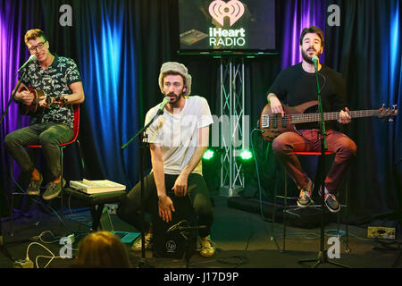 Bala Cynwyd, PA, USA. 18. April 2017. AJR besuchen Q102 Performance Studio in Bala Cynwyd, Pennsylvania am 18. April 2017 Credit: Star Shooter/Medien Punch/Alamy Live News Stockfoto