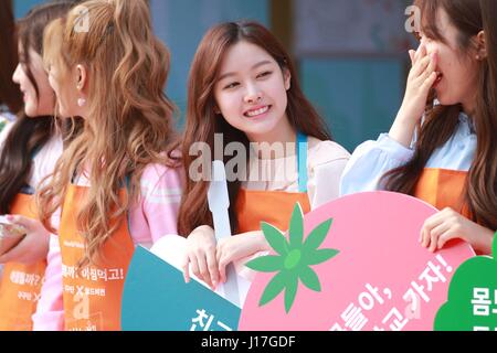 Gugudan besucht Charity-Konferenz in Seoul, Korea am 18. April 2017. (China und Korea Rechte heraus) Stockfoto