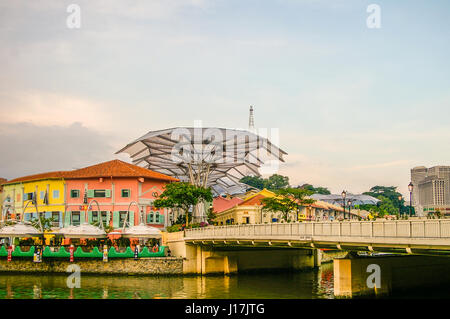 Clarke Quay Singapur 8. April 2009 Bereich Clarke Quay am Singapore River ein Einzelhandel und kommerzielle ist Anziehungspunkt für Touristen und einheimische Stockfoto