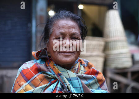 Alte Frau aus der Khasi-Gemeinschaft. Meghalaya, Indien. Ländliche Gesichter Indiens Stockfoto