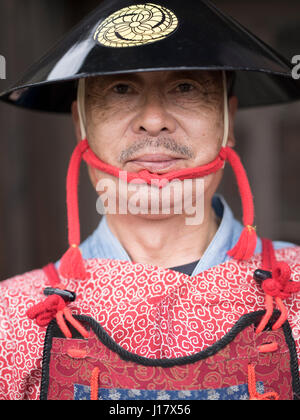 Burgwache am Haupttor der Burg Himeji, Himeji, Japan. Stockfoto