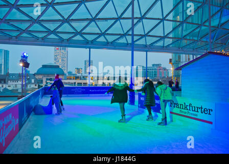 Eisbahn, auf der Oberseite MyZeil Shopping Center, Frankfurt Am Main, Hessen, Deutschland Stockfoto