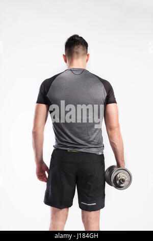 Fitness-Mann, Hantel, Ausarbeitung, Studio gedreht. Stockfoto