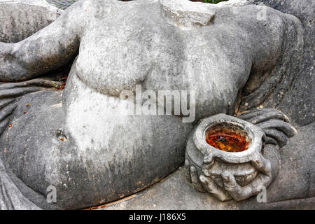 Büste geschnitzt in der antiken römischen Sarkophag in Ostia Antica - Rom, Italien Stockfoto