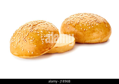 Hausgemachte Burger-Brötchen auf weiß Stockfoto