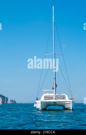 Yacht in schönen Meer Stockfoto