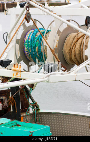 Trawler im Hafen von Honfleur - Normandie - Frankreich Stockfoto