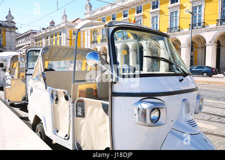 Nahaufnahme von Tuk Tuk auf Straße von Lissabon in Portugal Stockfoto