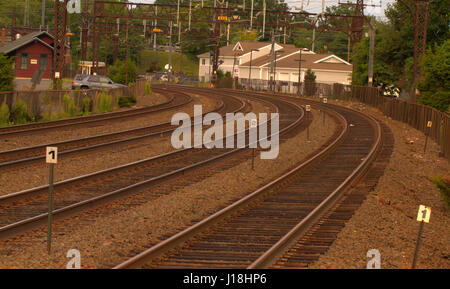 Strecke S Kurve New Haven Amtrak Zug Stockfoto