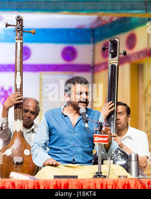 Bangalore Indien - 16. April 2017: Gefeierten Carnatic Sänger und Magsaysay Award Gewinner T M Krishna in Konzert in Bangalore am 16. April 2017 als Bestandteil Stockfoto