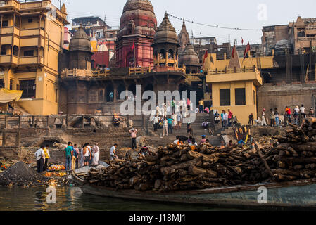 Manikarnika oder brennenden Ghat, Varanasi, Indien Stockfoto