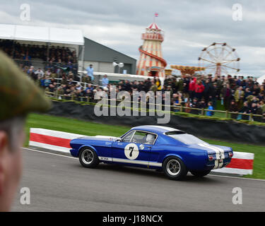 Rupert Clevely, Simon Garrad, Ford Mustang Shelby GT350, Graham Hill, Trophäe, GT-Fahrzeuge, Goodwood 75. Mitgliederversammlung, Goodwood, West Sussex, März 2017 Stockfoto