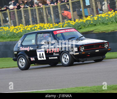 Tom Shephard, Jim Morris, Volkswagen Mk1 Golf GTi, Gerry Marshall Trophy, Limousinen, Goodwood 75. Mitgliederversammlung März 2017 GRRC, Schaltung eine Stockfoto