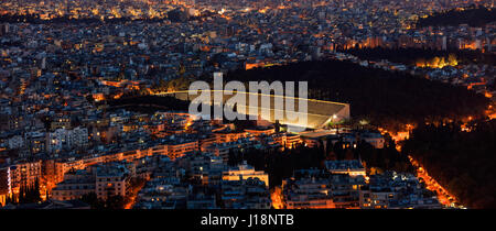 Panathinaikon-Stadion in Athen bei Nacht Stockfoto