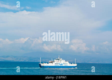 Ionische Linien Fähre nach Igoumenitsa, vor Corfu Stadt, Kerkyra, Korfu Insel, Ionische Inseln, Griechenland Stockfoto