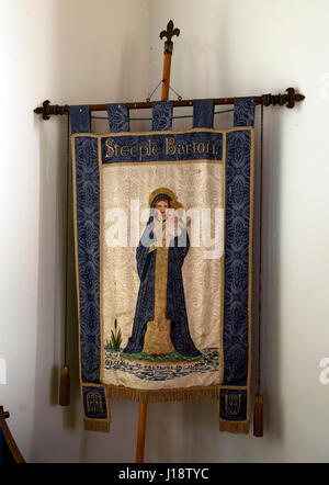 Die Kirche Banner in Str. Marys Kirche, Kirchturm Barton, Oxfordshire, England, UK Stockfoto