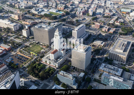 Am Nachmittag Luftaufnahme von Los Angeles Civic Center und Rathaus von Gebäuden. Stockfoto