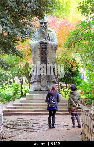 Konfuzius-Statue am Yushima Seido Tempel Tokio Japan Stockfoto