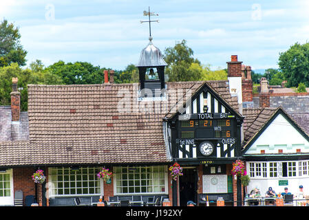 Alderley Edge Cricket Club ist ein Amateur Kricket-Verein basieren an Alderley Edge in Cheshire Stockfoto