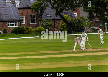 Alderley Edge Cricket Club ist ein Amateur Kricket-Verein basieren an Alderley Edge in Cheshire Stockfoto