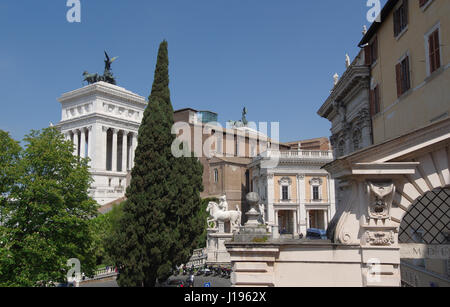 Rom, Italien - 13. April 2017: die Dioskuren-Statuen, Castor und Pollux am Ende die Cordonata-Treppe auf dem kapitolinischen Hügel Stockfoto