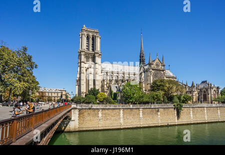 Frankreich, Paris, Seine, Ile De La Cité, Blick auf die Kathedrale Notre Dame und Pont au Double Stockfoto