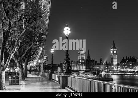 London Eye, Big Ben und Häuser des Parlaments in London, Vereinigtes Königreich. Stockfoto