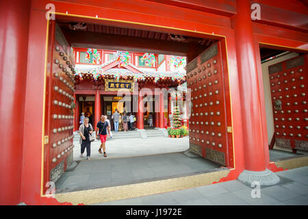 Singapur, 20. Januar 2017: Der chinesische buddhistische Tempel Buddha Tooth Relic Temple befindet sich im Stadtteil Chinatown von Singapur. Stockfoto