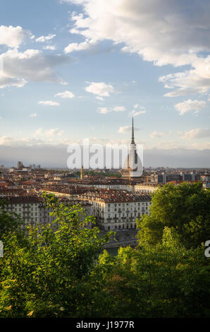 Torino-Panorama mit Mole Antonelliana bei Sonnenuntergang Stockfoto