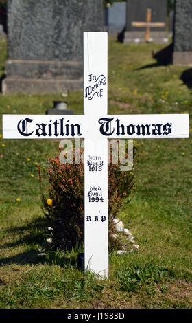 Grab von Caitlin Thomas und Dylan Thomas, St.-Martins Kirchhof Laugharne Stockfoto