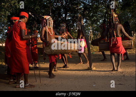 Tanz von Bison Horn Maria Tribesppeople (Indien). Das ist der Gaur-Tanz. Stockfoto