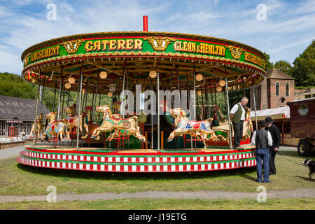 Merry-Go-Round oder Karussell am Blists Hill, in der Nähe der viktorianischen Stadt Madeley, Shropshire, England, UK. Stockfoto