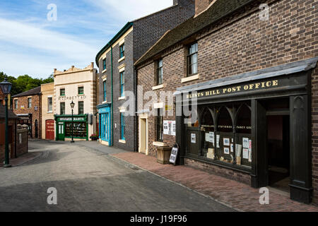 Die Post und Shop Fronten Blists Hill, in der Nähe der viktorianischen Stadt Madeley, Shropshire, England, UK. Stockfoto