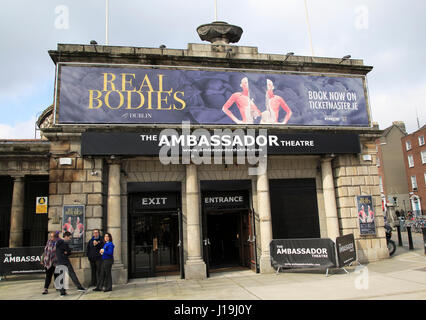 Das Ambassador Theater zeigt reale Körper, Stadt von Dublin, Irland, Republik Irland, März 2017 Stockfoto