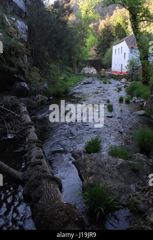 Flussstrand Nossa Senhora da Piedade in Serra da Região, Coimbra, Portugal Stockfoto