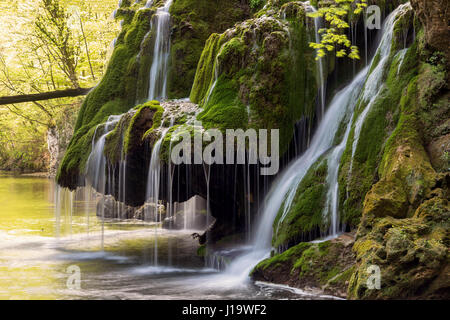 Schöne Berg Wasserfall Stockfoto