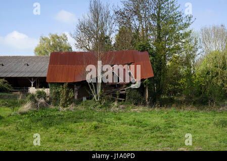 Verfallene Scheune, Normandie, Frankreich Stockfoto