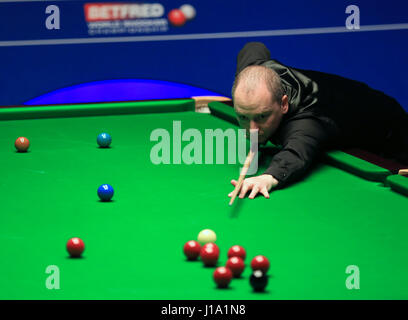 Graeme Dott am fünften Tag der Betfred Snooker-WM am Crucible Theatre in Sheffield. Stockfoto