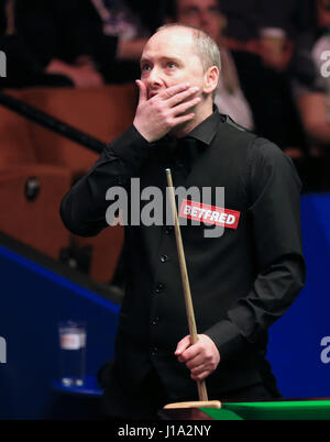 Graeme Dott am fünften Tag der Betfred Snooker-WM am Crucible Theatre in Sheffield. Stockfoto