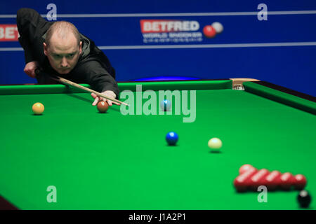 Graeme Dott am fünften Tag der Betfred Snooker-WM am Crucible Theatre in Sheffield. Stockfoto