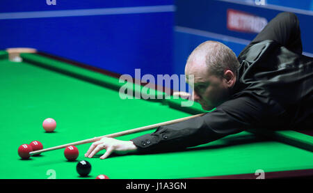 Graeme Dott am fünften Tag der Betfred Snooker-WM am Crucible Theatre in Sheffield. Stockfoto