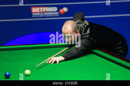 Graeme Dott am fünften Tag der Betfred Snooker-WM am Crucible Theatre in Sheffield. Stockfoto