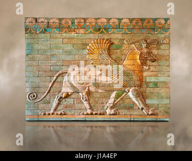 Farbige glasiertem Terrakotta geflieste Platten Darstellung mythischer Griffins. Aus der Regierungszeit von Darius 1., Inv AS 332607, das Louvre Museum, Paris. Stockfoto