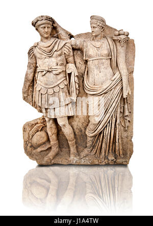 Römische Tempel Releif Skulptur des Tiberius wird gekrönt von Andreia, Aphrodisias Museum, Aphrodisias, Türkei. Die Marterrad Göttin Figur ist gedacht Stockfoto