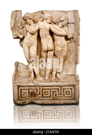 Römischer Tempel freize Releif Skulptur die drei Grazien aus dem Süd-Gebäude, 2. Stock, Aphrodisias Museum, Aphrodisias, Türkei. Stockfoto