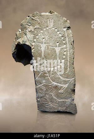 Prähistorische Felszeichnungen, Felszeichnungen, geschnitzt von der Camuni-Urmenschen in der Kupferzeit um den 3. Milleneum BC, Stele "Cemmo 4" ex Stockfoto