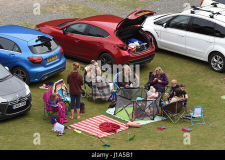 Familien-Picknick im Carding Mill Valley in Shropshire Uk Stockfoto