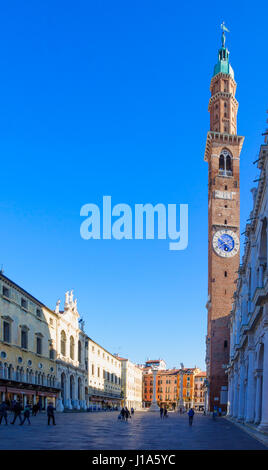 VICENZA, Italien - 31. Januar 2015: Szene der Piazza dei Signori, mit einheimischen und Touristen in Vicenza, Venetien, Italien Stockfoto