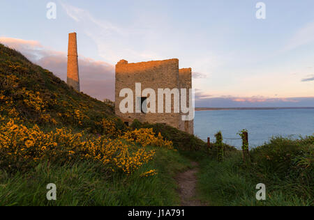 Wheal Trewavas Mine in der Nähe von Rinsey in West Cornwall Stockfoto